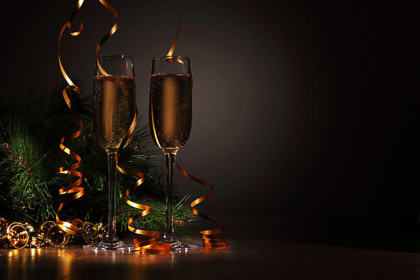 포토 JPG 해외이미지 디자인 기념일 행복 리본 음료 백그라운드 크리스마스 겨울 검은배경 새로움 기념 선물 사랑 사람없음 빛 상자 파티 축제 낭만 축하 알코올 샴페인 샴페인잔 해외202004 해외포토 계절 감정 컨셉 술잔 주류 이벤트 검은색 파일형식