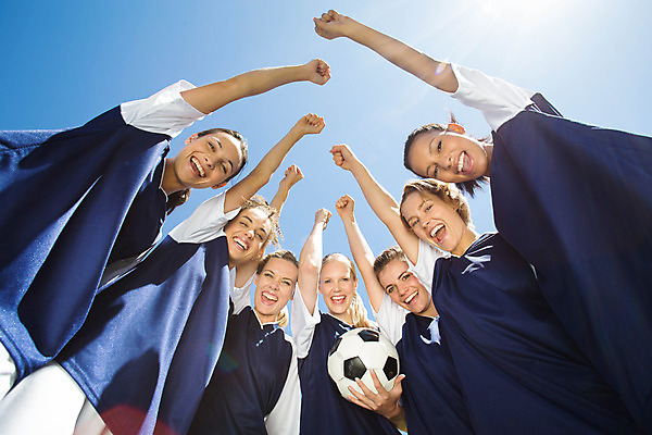 포토 JPG 해외이미지 백인 라이프스타일 공원 여자 행복 스포츠 응원 건강 서기 사람 여러명 20대 취미 야외 친구 운동복 운동 햇빛 맑음 우정 에너지 해외202004 해외포토 서양인 옷 공공시설 감정 다수 관계 모션 날씨 청년 생활 태양 파일형식