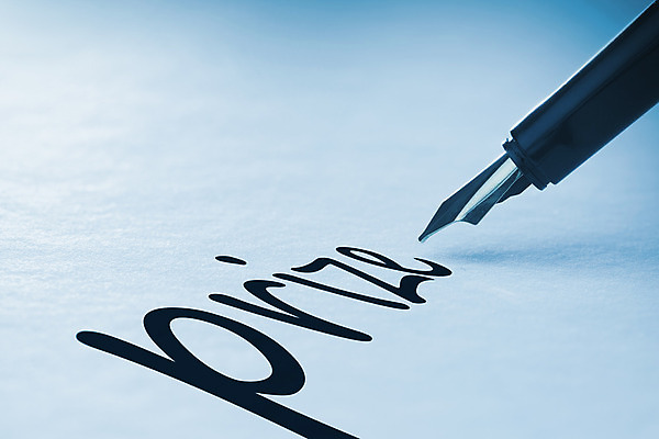 포토 JPG 해외이미지 종이 텍스트 사람없음 단어 만년필 경쟁 기록 상패 페이지 승자 유행어 해외202004 해외포토 문자 컨셉 펜 유행 상_우승 파일형식