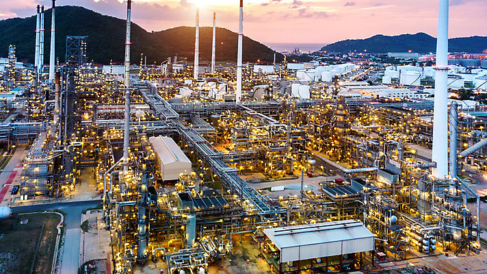 포토 JPG 해외이미지 식물 산업 백그라운드 비즈니스 공장 하늘 안테나 굴뚝 사람없음 경제 파란색 빛 글로벌 환경 탑 금속 힘 일몰 에너지 오염 연기 제조 기름 휘발유 석유 야간 수증기 파이프 탱크 연료 가스 수납 튜브 공학 철강 터미널 파이프라인 화학물질 해외202004 해외포토 자연요소 건축물 교육 음식 컬러 통신 공업 재질 노을 화학 파이프_관 파일형식