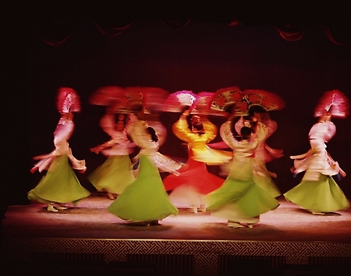 포토 JPG 한국문화 한국전통 여자 한국 사람 여러명 공연 전통공연 전통무용 부채춤 여자만 국내포토 동양문화 전통 아시아 다수 이벤트 춤 파일형식