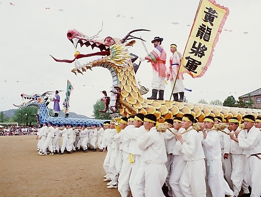 포토 JPG 한국문화 한국전통 여자 남자 사람 여러명 야외 전통놀이 차전놀이 국내포토 동양문화 전통 다수 놀이 한국 파일형식