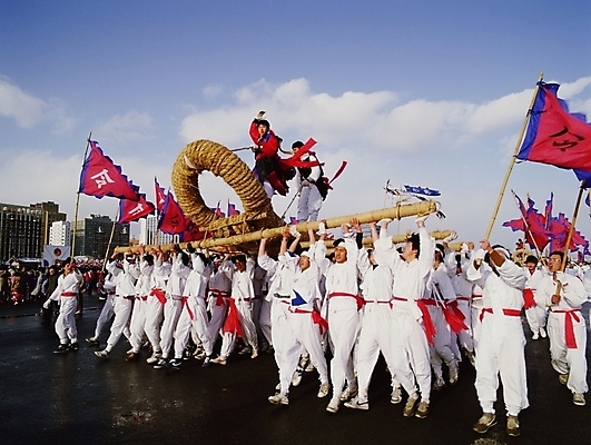 포토 JPG 한국문화 한국전통 여자 남자 사람 여러명 야외 전통놀이 고싸움 차전놀이 국내포토 동양문화 전통 다수 놀이 한국 파일형식