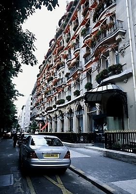 포토 JPG 해외풍경 해외 시설물 현대건축 건축 도로 육상교통 교통 자동차 자연 풍경 사람없음 야외 빌라 연립주택 국내포토 건축물 길 교통수단 교통시설 주택 생태계 파일형식