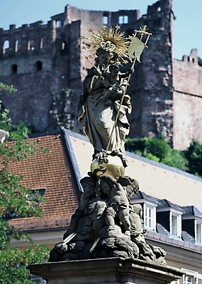 포토 JPG 유럽 외국문화 독일 미술 사람없음 동상 조각상 작품 독일문화 성모마리아상 코른광장 하이델베르크 국내포토 나라 문화 문화예술 조형물 광장 기념물 유럽문화 파일형식