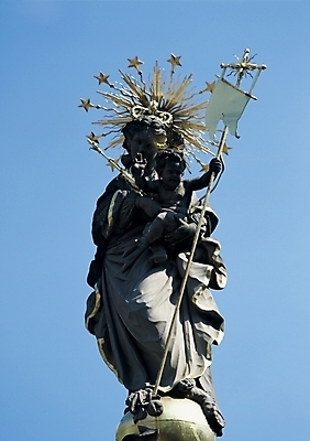 포토 JPG 유럽 외국문화 독일 미술 사람없음 동상 조각상 작품 독일문화 성모마리아상 코른광장 하이델베르크 국내포토 나라 문화 문화예술 조형물 광장 기념물 유럽문화 파일형식