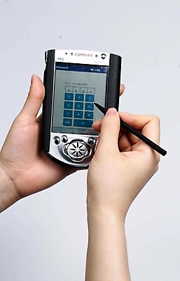 포토 JPG 스튜디오촬영 손 사람 신체부위 통신기기 PDA PDP 국내포토 통신 실내 전자제품 기계 파일형식