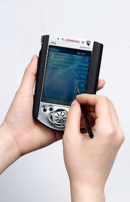 포토 JPG 스튜디오촬영 손 사람 신체부위 통신기기 PDA PDP 국내포토 통신 실내 전자제품 기계 파일형식