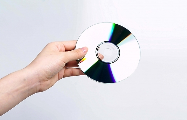 포토 JPG 스튜디오촬영 손 신체부위 CD 저장장치 국내포토 실내 사람 컴퓨터용품 파일형식