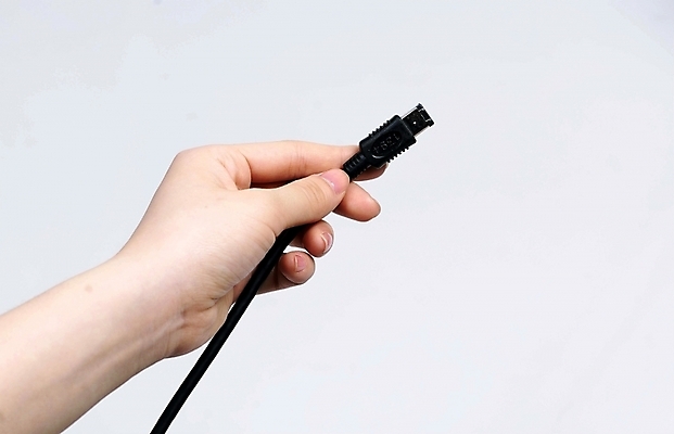 포토 JPG 스튜디오촬영 손 신체부위 USB USB케이블 국내포토 실내 사람 파일형식