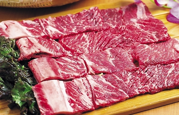 포토 JPG 스튜디오촬영 식재료 도마 생고기 육류 사람없음 소고기 상추 갈비 칼집 국내포토 채소 주방용품 실내 파일형식