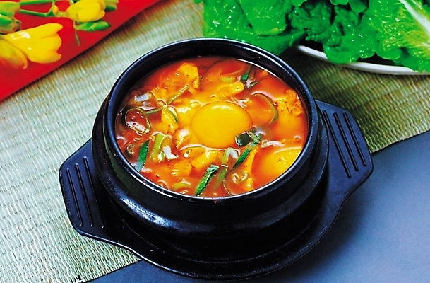 포토 JPG 스튜디오촬영 한식 음식 사람없음 뚝배기 노른자 순두부찌개 국내포토 실내 계란 찌개 파일형식