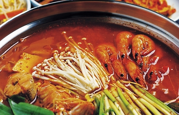 포토 JPG 스튜디오촬영 한식 음식 근접촬영 사람없음 냄비 찌개 생태전골 생태찌게 해물전골 해물찌개 국내포토 뷰포인트 실내 솥 전골 파일형식