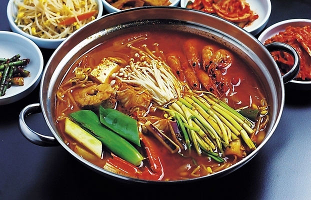 포토 JPG 스튜디오촬영 한식 음식 사람없음 상차림 찌개 전골 생태전골 해물전골 해물찌개 국내포토 실내 파일형식