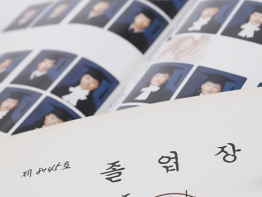 포토 JPG 교육 졸업 사람없음 졸업장 오브젝트 졸업사진 졸업앨범 국내포토 앨범 파일형식