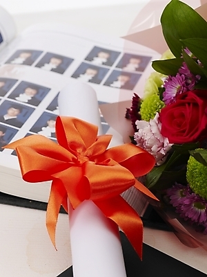 포토 JPG 교육 리본 꽃다발 졸업 사람없음 장식 졸업장 오브젝트 졸업사진 졸업앨범 국내포토 꽃 앨범 파일형식