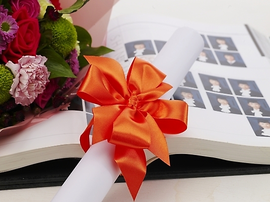 포토 JPG 교육 리본 꽃다발 졸업 사람없음 장식 졸업장 오브젝트 졸업사진 졸업앨범 국내포토 꽃 앨범 파일형식