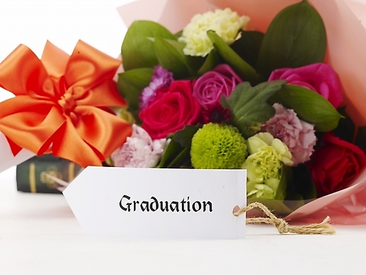 포토 JPG 식물 문자 기호 알파벳 교육 꽃 리본 꽃다발 졸업 사람없음 장식 축하 국내포토 영어 컨셉 파일형식