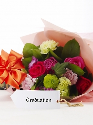 포토 JPG 식물 문자 기호 알파벳 교육 꽃 리본 꽃다발 졸업 사람없음 장식 축하 국내포토 영어 컨셉 파일형식