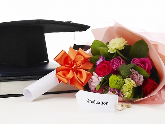 포토 JPG 문자 기호 알파벳 교육 리본 꽃다발 학사모 졸업 사람없음 장식 축하 졸업장 오브젝트 졸업앨범 국내포토 모자_잡화 영어 꽃 컨셉 앨범 파일형식