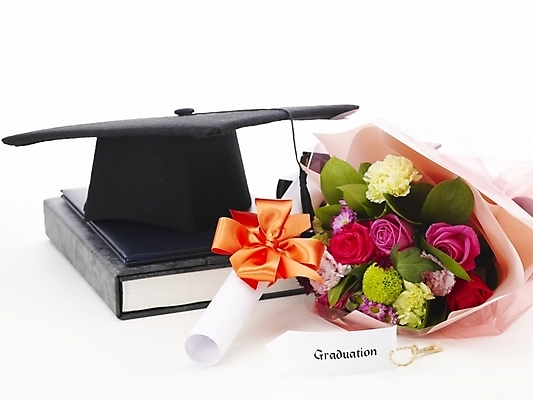 포토 JPG 문자 기호 알파벳 교육 리본 꽃다발 학사모 졸업 사람없음 장식 축하 졸업장 오브젝트 졸업앨범 국내포토 모자_잡화 영어 꽃 컨셉 앨범 파일형식