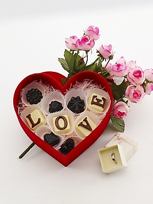 포토 JPG 문자 기호 알파벳 기념일 꽃 음식 프로포즈 포장 디저트 발렌타인데이 선물 사랑 사람없음 장미 초콜릿 하트 반지 국내포토 모양 식물 영어 감정 장신구 데이이벤트 이벤트 파일형식