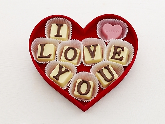 포토 JPG 문자 기호 알파벳 기념일 음식 포장 디저트 발렌타인데이 선물 사랑 누끼 사람없음 초콜릿 하트 국내포토 모양 영어 감정 데이이벤트 이벤트 파일형식