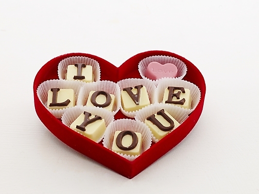 포토 JPG 문자 기호 알파벳 기념일 음식 포장 디저트 발렌타인데이 선물 사랑 누끼 사람없음 초콜릿 하트 국내포토 모양 영어 감정 데이이벤트 이벤트 파일형식