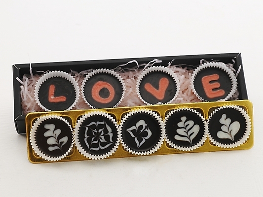 포토 JPG 문자 기호 알파벳 기념일 음식 포장 디저트 발렌타인데이 사랑 사람없음 상자 초콜릿 국내포토 영어 감정 데이이벤트 이벤트 파일형식