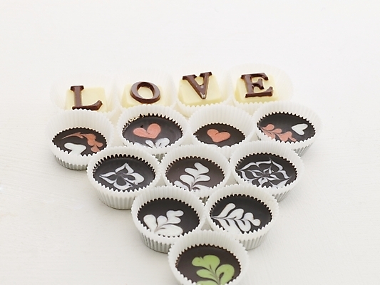 포토 JPG 문자 기호 알파벳 기념일 음식 포장 디저트 발렌타인데이 사랑 사람없음 초콜릿 국내포토 영어 감정 데이이벤트 이벤트 파일형식