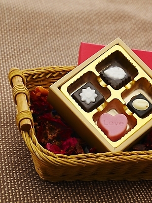 포토 JPG 기념일 음식 포장 디저트 발렌타인데이 선물 사람없음 상자 바구니 초콜릿 국내포토 데이이벤트 이벤트 파일형식