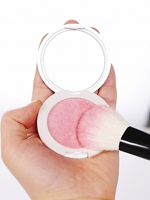 포토 JPG 손 손짓 신체부위 화장 뷰티 화장품 붓 미용용품 볼터치 국내포토 모션 사람 오브젝트 파일형식