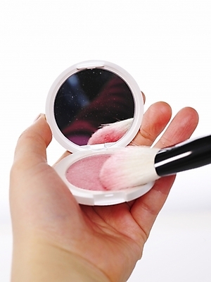 포토 JPG 손 손짓 신체부위 화장 뷰티 화장품 붓 미용용품 볼터치 국내포토 모션 사람 오브젝트 파일형식