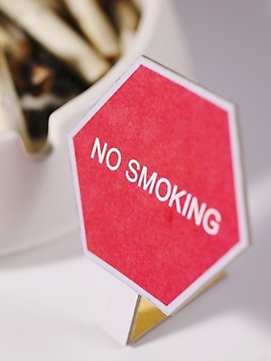 포토 JPG 캠페인 생활용품 담배 사람없음 팻말 알림 금연 담배꽁초 재떨이 국내포토 프레임 사회이슈 오브젝트 파일형식