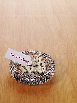 포토 JPG 캠페인 생활용품 담배 사람없음 팻말 알림 금연 담배꽁초 재떨이 국내포토 프레임 사회이슈 오브젝트 파일형식