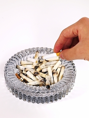 포토 JPG 손 담배 신체부위 금연 담배꽁초 재떨이 국내포토 캠페인 사람 사회이슈 파일형식