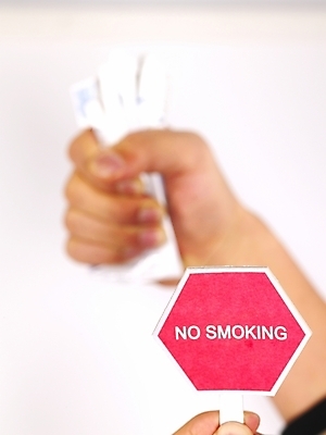 포토 JPG 손 캠페인 담배 신체부위 팻말 알림 금연 국내포토 프레임 사람 사회이슈 파일형식