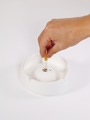 포토 JPG 손 담배 신체부위 금연 담배꽁초 재떨이 국내포토 캠페인 사람 사회이슈 파일형식