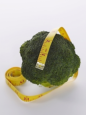 포토 JPG 스튜디오촬영 웰빙 음식 몸매관리 다이어트 채소 식재료 수치 줄자 자 건강 누끼 사람없음 초록색 한개 뷰티 건강관리 브로콜리 조절 국내포토 1 컬러 그래프 문구용품 실내 관리 파일형식