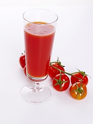 포토 JPG 스튜디오촬영 식물 웰빙 음식 몸매관리 다이어트 토마토 방울토마토 수치 잔 건강 누끼 사람없음 컵 뷰티 건강관리 주스 조절 토마토주스 국내포토 식기 음료 채소 그래프 실내 관리 야채주스 파일형식