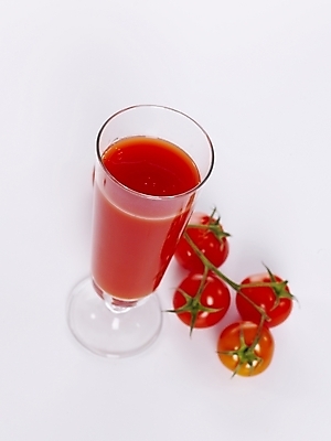 포토 JPG 스튜디오촬영 식물 웰빙 음식 몸매관리 다이어트 토마토 방울토마토 수치 잔 건강 누끼 사람없음 컵 뷰티 건강관리 주스 조절 토마토주스 국내포토 식기 음료 채소 그래프 실내 관리 야채주스 파일형식