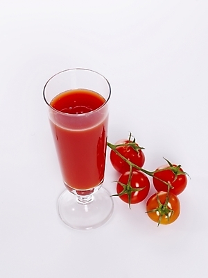 포토 JPG 스튜디오촬영 식물 웰빙 음식 몸매관리 다이어트 토마토 방울토마토 수치 잔 건강 누끼 사람없음 컵 뷰티 건강관리 주스 조절 토마토주스 국내포토 식기 음료 채소 그래프 실내 관리 야채주스 파일형식