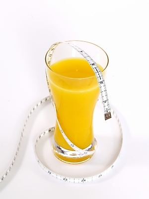 포토 JPG 스튜디오촬영 웰빙 음료 음식 몸매관리 다이어트 오렌지 수치 잔 줄자 자 건강 사람없음 컵 뷰티 건강관리 주스 오렌지주스 조절 국내포토 식기 과일 그래프 문구용품 실내 관리 과일주스 파일형식