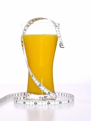 포토 JPG 스튜디오촬영 웰빙 음료 음식 몸매관리 다이어트 오렌지 수치 잔 줄자 자 건강 사람없음 컵 뷰티 건강관리 주스 오렌지주스 조절 국내포토 식기 과일 그래프 문구용품 실내 관리 과일주스 파일형식