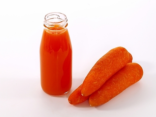 포토 JPG 스튜디오촬영 웰빙 음식 몸매관리 다이어트 채소 식재료 수치 유리병 건강 누끼 사람없음 뷰티 건강관리 주스 당근 세개 병 조절 당근주스 국내포토 식기 음료 그래프 병_용기 뿌리채소 실내 관리 3 야채주스 파일형식