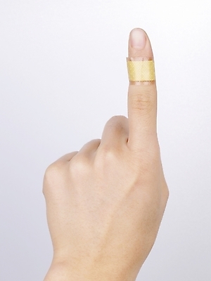 포토 JPG 손 손가락 의학 신체부위 치료 약 반창고 상처 국내포토 사람 의료용품 파일형식