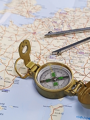 포토 JPG 나라 외국문화 과학 여행 지도 실험기구 사람없음 세계 나침반 방향 컴파스 국내포토 문화 문구용품 파일형식