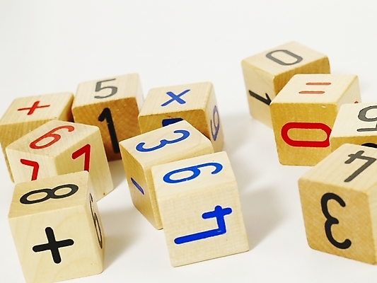 포토 JPG 문자 캐릭터 기호 알파벳 영어 교육 생활용품 놀이 교재 사람없음 단어 숫자 놀이용품 블록 수학 오브젝트 교육용품 숫자공부 유아교재 유아교구 블록쌓기 연산 나무블록 국내포토 교과목 목재 학습 쌓기 파일형식