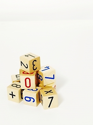 포토 JPG 문자 캐릭터 기호 알파벳 영어 교육 생활용품 놀이 교재 누끼 사람없음 단어 숫자 놀이용품 블록 수학 오브젝트 교육용품 숫자공부 유아교재 유아교구 블록쌓기 연산 나무블록 국내포토 교과목 목재 학습 쌓기 파일형식