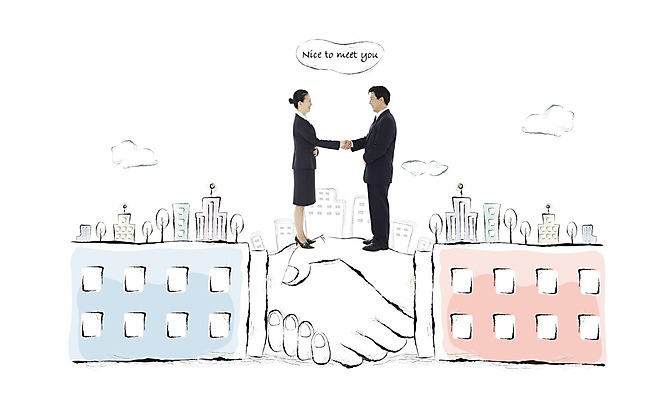 전신 PSD 구름 편집이미지 건축물 손 여자 남자 회사 비즈니스 협력 악수 협상 서기 사람 손짓 빌딩 20대 두명 건물 30대 거래 업무 직장인 비즈니스맨 비즈니스우먼 작업실 동료 디지털합성 계약 합성 성인만 이미지편집 자연요소 직업 건축 관계 모션 청년 신체부위 장년 작업 파일형식